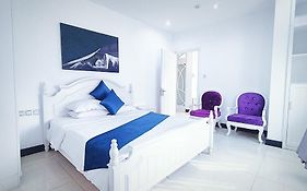 Queen Central Apartment Hotel